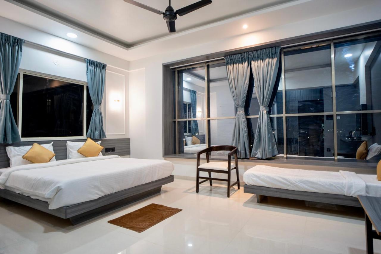 Hotel Oberon Solapur Bagian luar foto