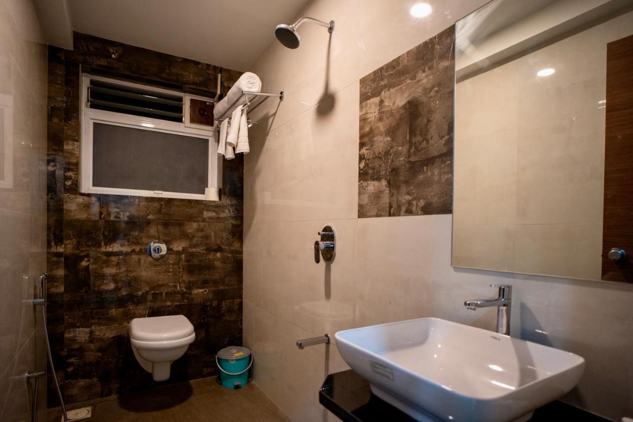 Hotel Oberon Solapur Bagian luar foto