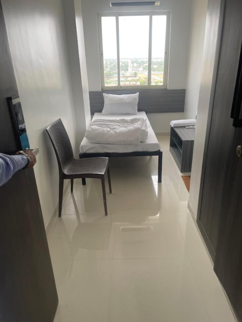 Hotel Oberon Solapur Bagian luar foto